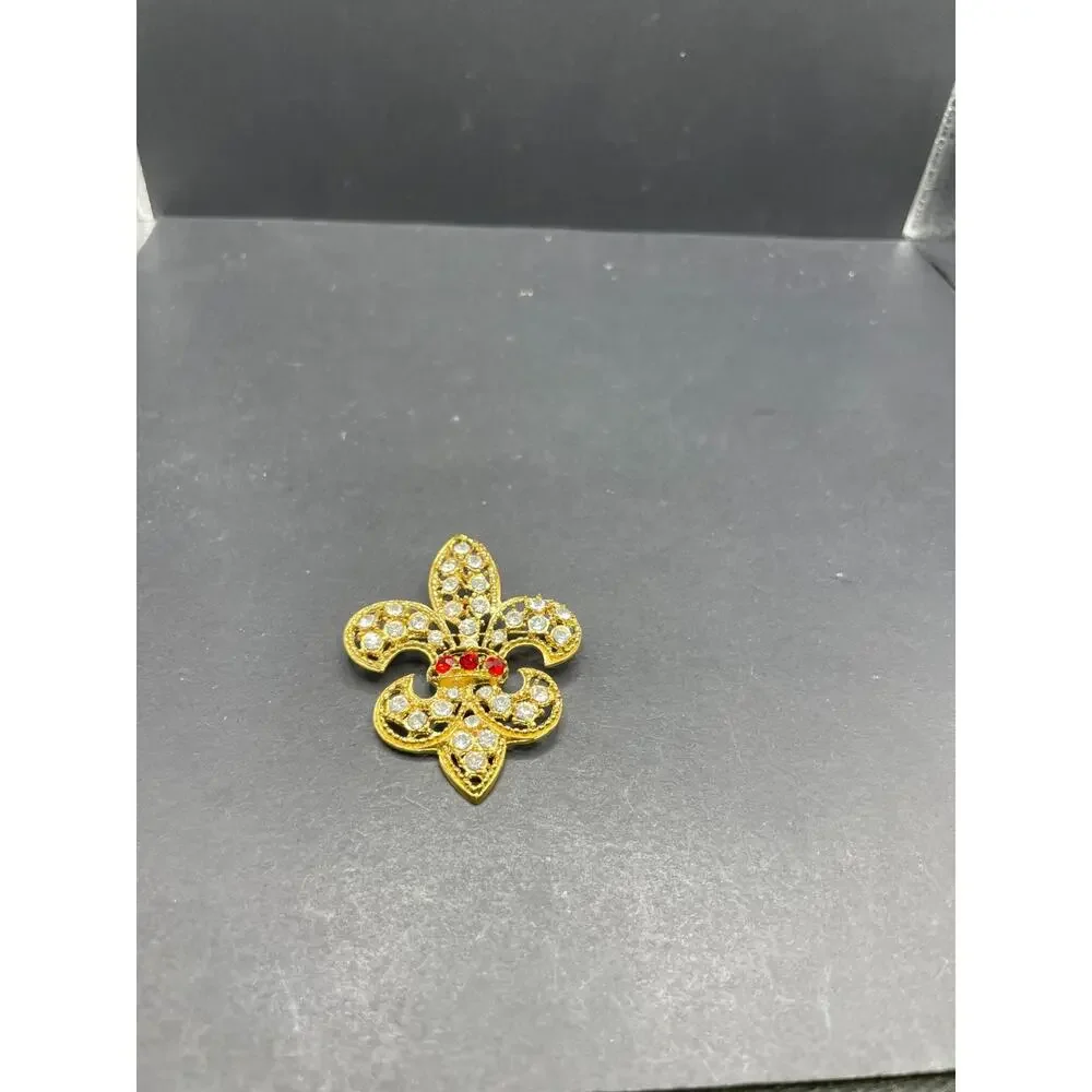 Vintage Gold Tone Rhinestone Fleur De Lis Brooch Pin Red Clear Accent Statement